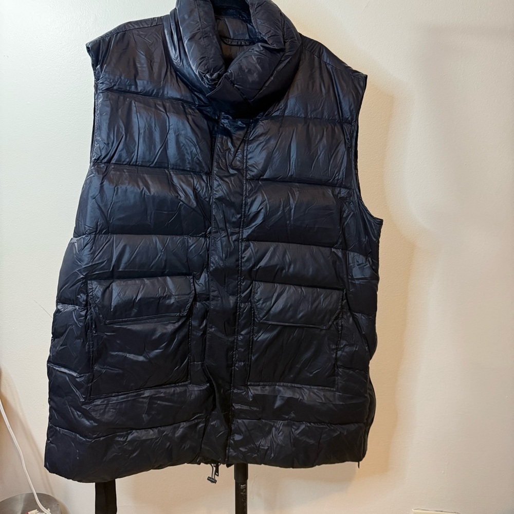 Men's Black Puffer Vest - Picture 2 of 14